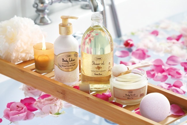 SABONの新入浴剤「バスボール」“花々や果実の香り＆シュワシュワ泡”で至福のバスタイムを
