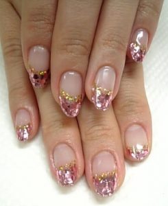 セルフで簡単【ホログラムネイル】のキラキラがたまらない。